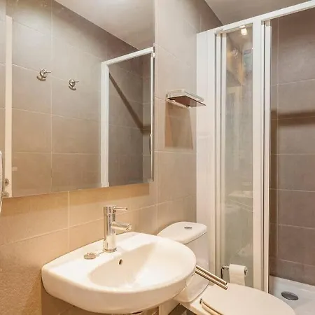 Big For 15 In The Heart Of Eixample Apartment