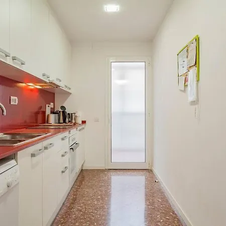 Apartment Big For 15 In The Heart Of Eixample Barcelona