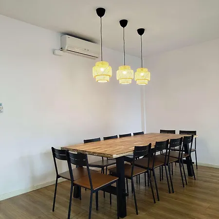 Big For 15 In The Heart Of Eixample Apartment