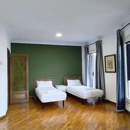 Big For 15 In The Heart Of Eixample Apartment *