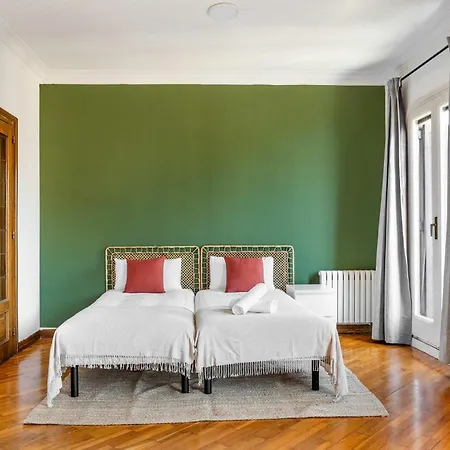 Apartment Big For 15 In The Heart Of Eixample Barcelona