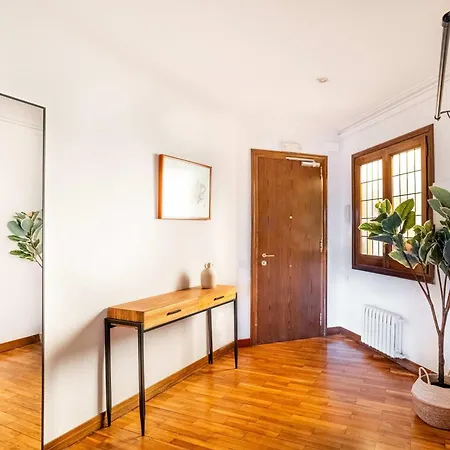 Big For 15 In The Heart Of Eixample Barcelona