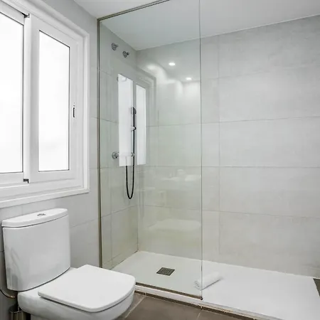Apartment Big For 15 In The Heart Of Eixample Barcelona