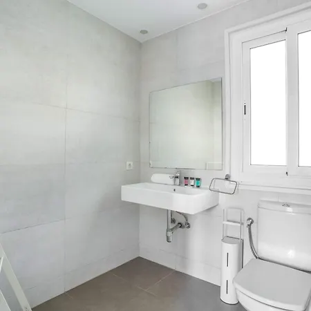 Big For 15 In The Heart Of Eixample Barcelona