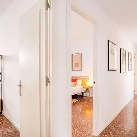 Apartment Big For 15 In The Heart Of Eixample *